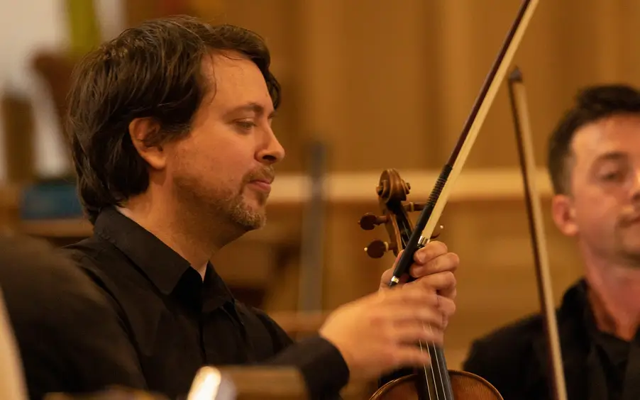 Music group consisted of three members, the pianist John Shwerwood, the guitarist Reg Schwager and the contrabassist Duncan Hopkins